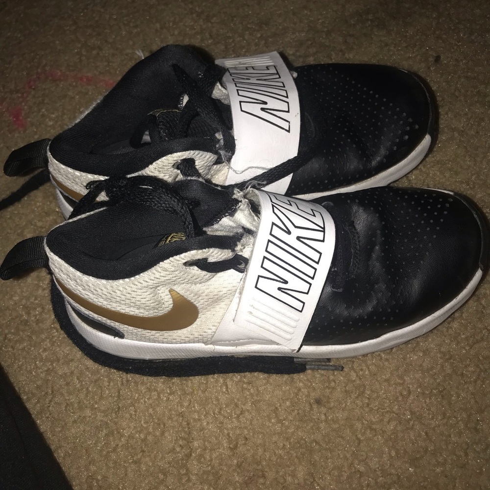 Boys size 2 shoe